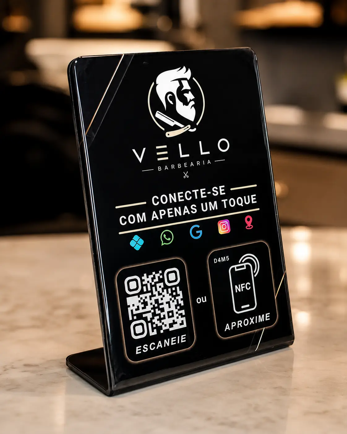 Display Duo Inova acabamento premium em acrílico preto com QR Code e área de aproximação NFC